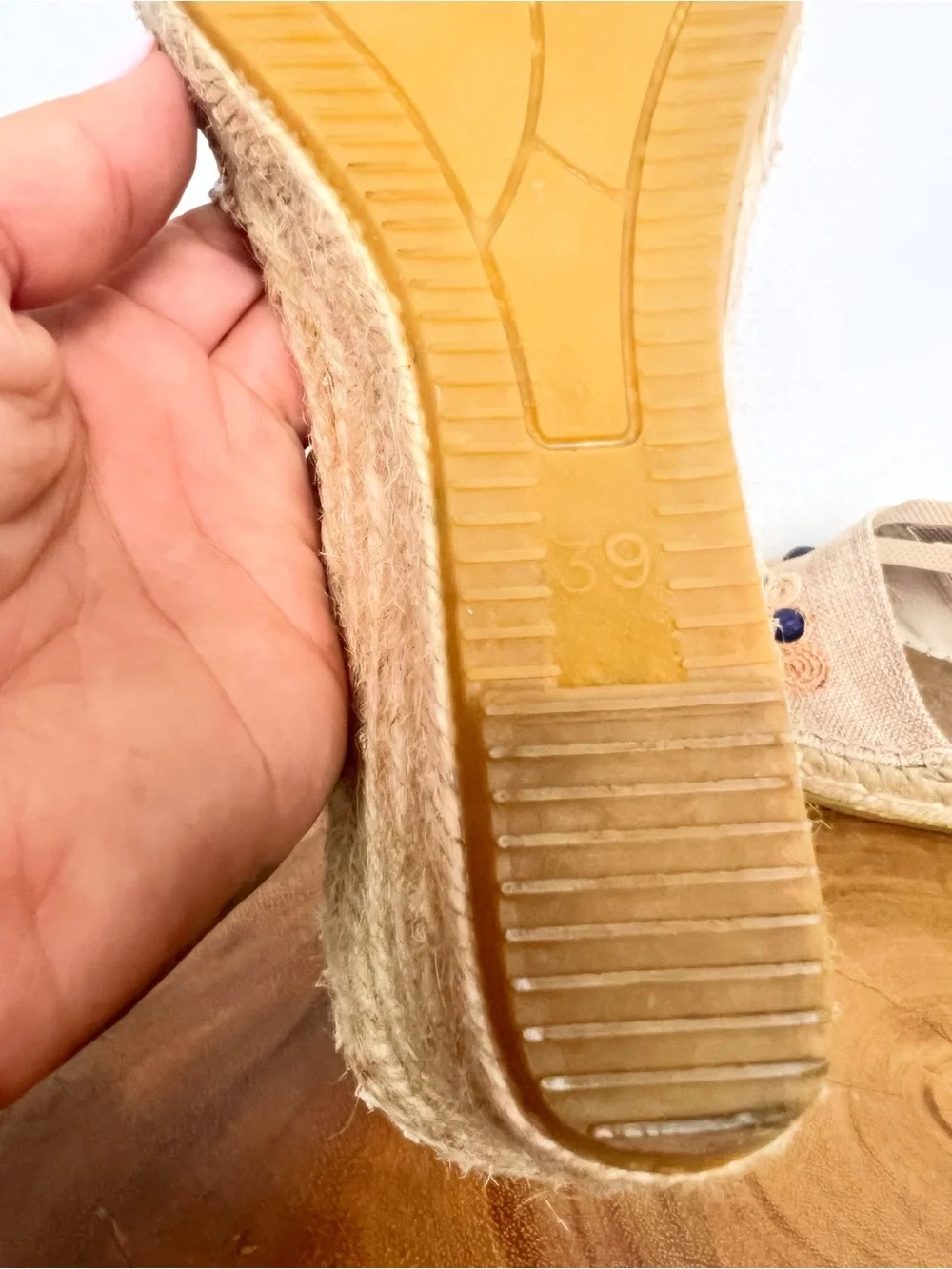 VIDORETTA Women’s Embroidered & Jeweled Tan Espadrille Wedge Sandals 39 8.5
